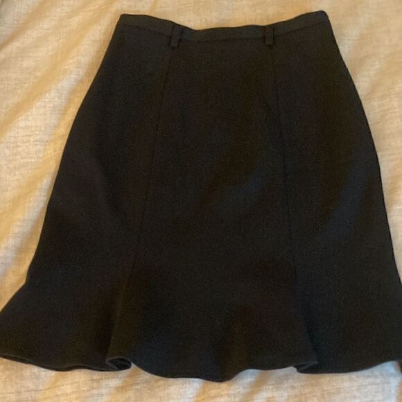 Cynthia Cynthia Steffe Skirt in Black. Tulip shape, side pockets. Size 0. - Picture 6 of 10